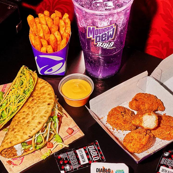Diablo Dusted Crispy Chicken Nuggets Deluxe Combo
