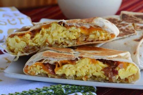9 Taco Bell® Copycat Recipes That Are Almost As Good As The Original | Breakfast Crunchwrap by @4sonsrus